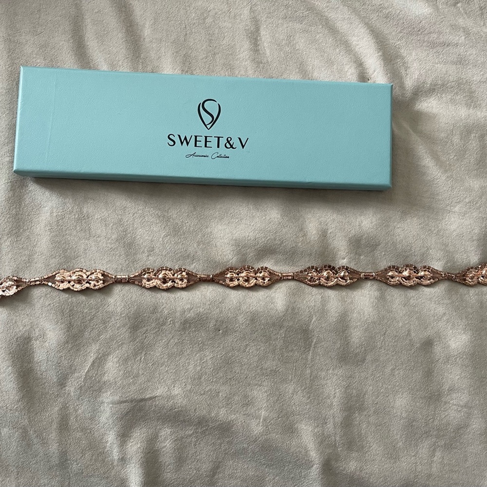 Sweet &V belt with crystals and beige satin tie. - Picture 3 of 3